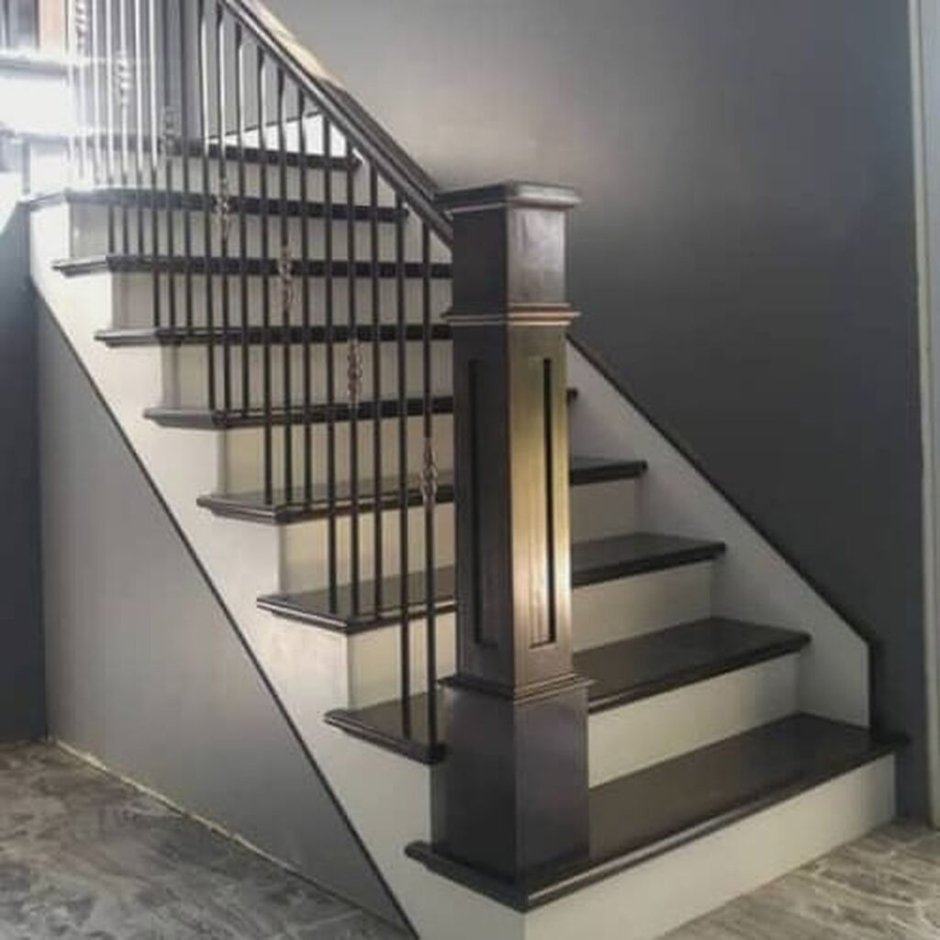 Серая лестница