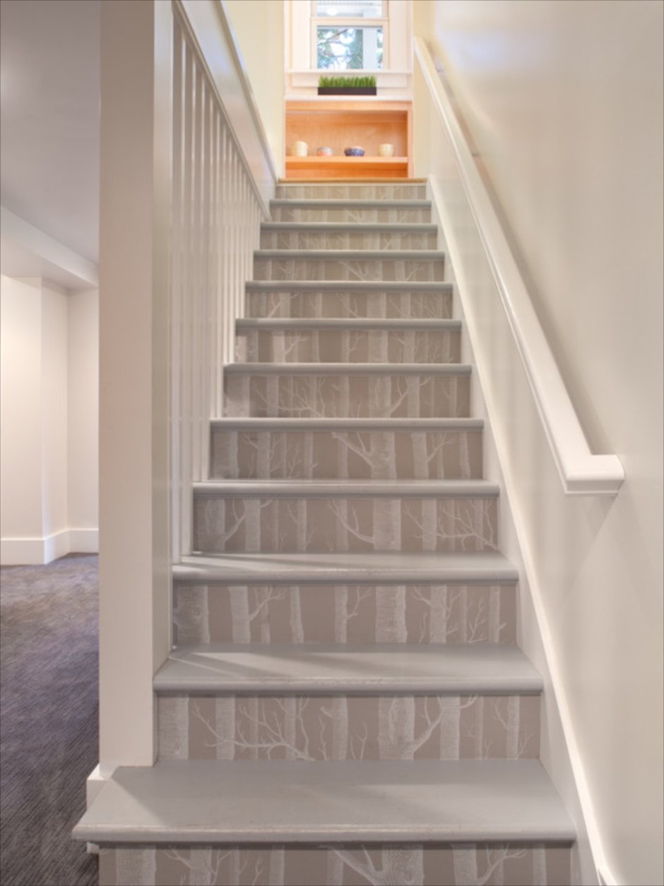 Лестница между двух стен