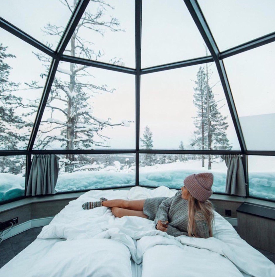 Домики с панорамными окнами зима