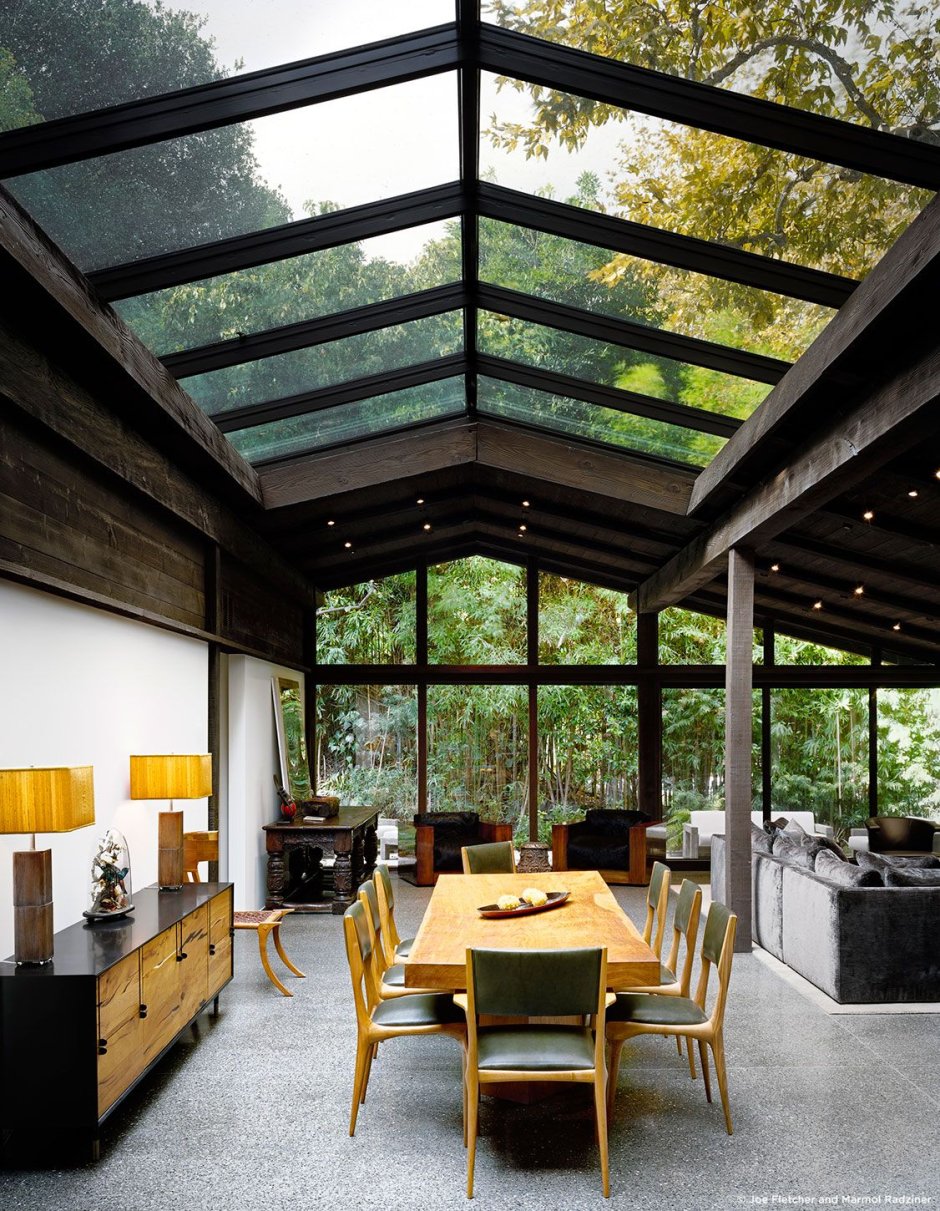 Домик со стеклянной крышей