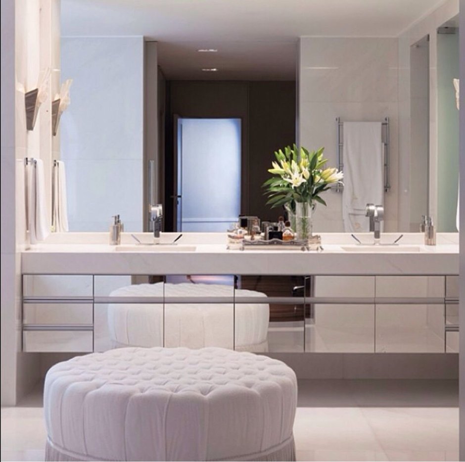 Подвесной светильник над раковиной