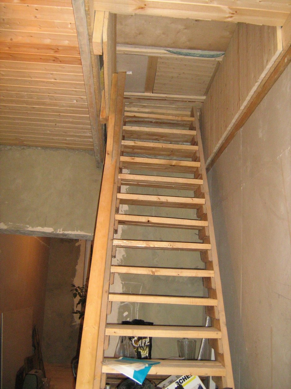 Крепление деревянных лестниц на второй этаж