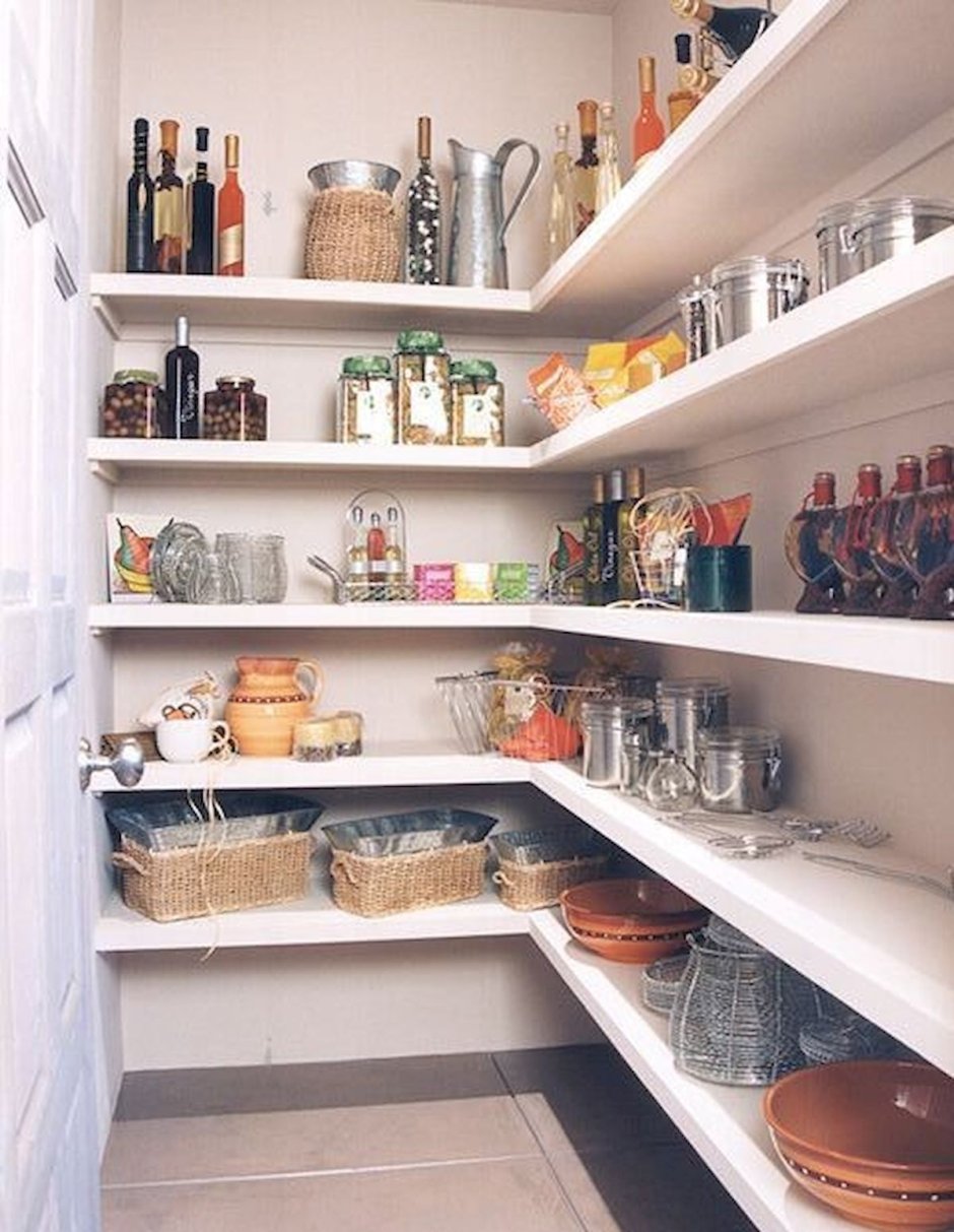 Кладовка с полками