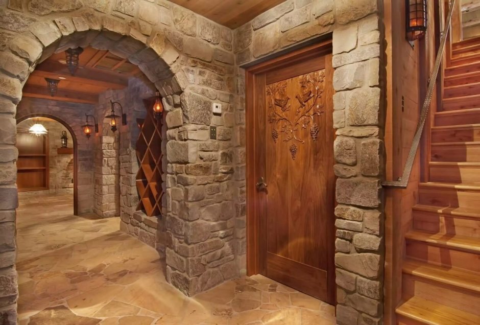 Декоративный кирпич в прихожей