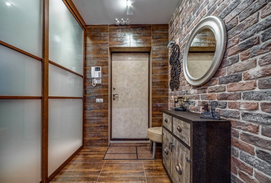 Декоративный камень в прихожей