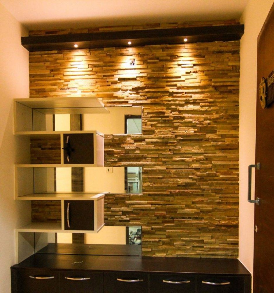 Белый кирпич в прихожей