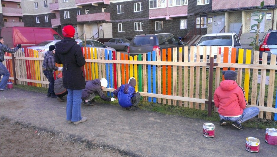 Покраска детской площадки в детском саду