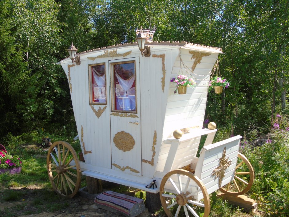 Красивый дачный туалет