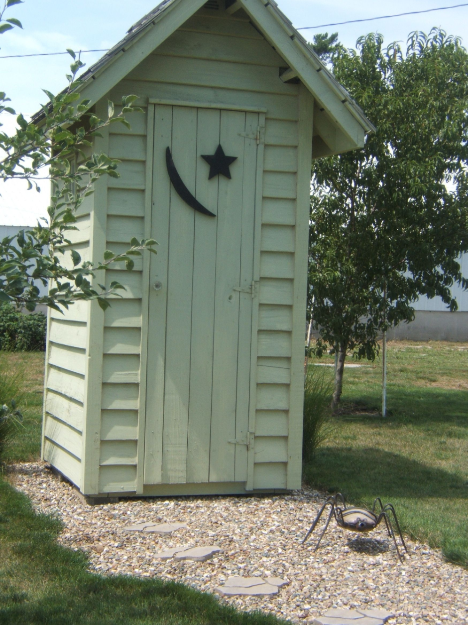 Креативный дачный туалет