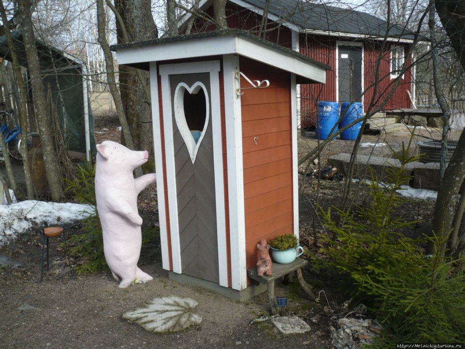 Туалетная будка для дачи