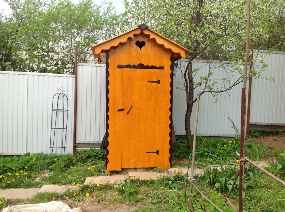 Креативный дачный туалет