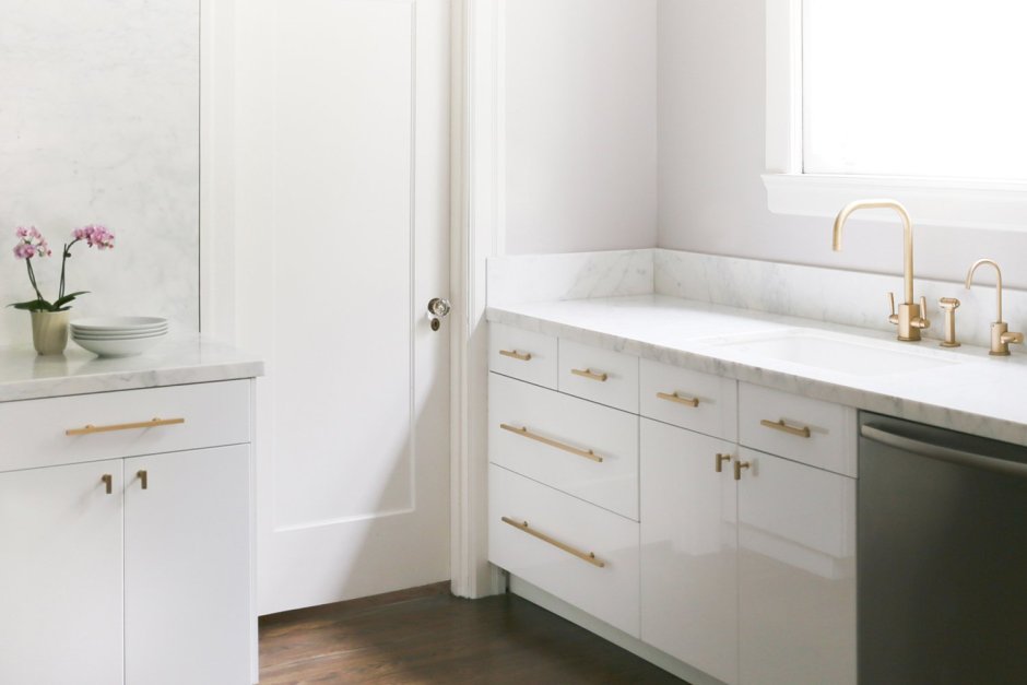 Кухня икеа метод белая с золотыми ручками