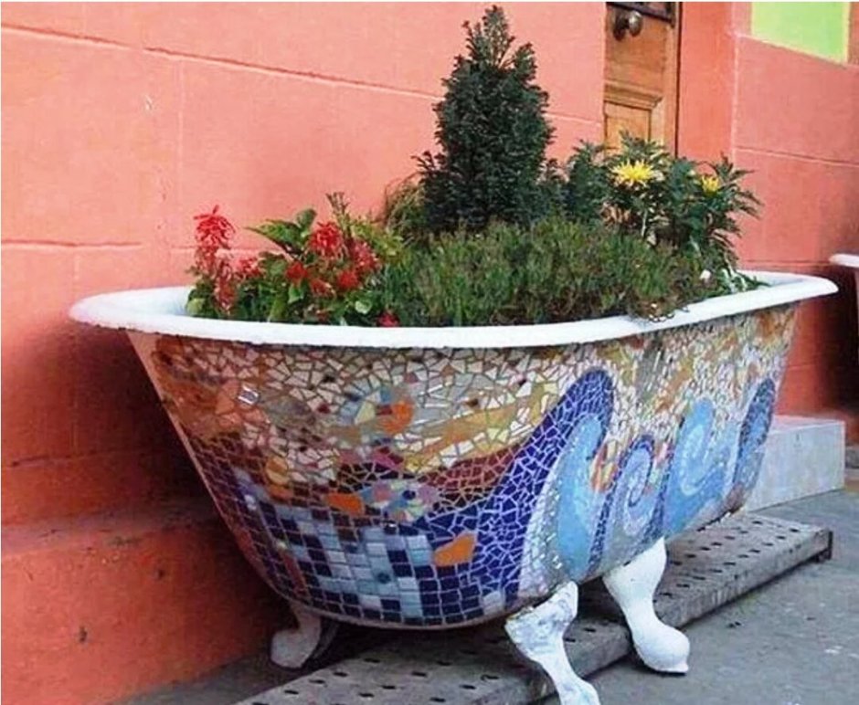 Клумба из ванной