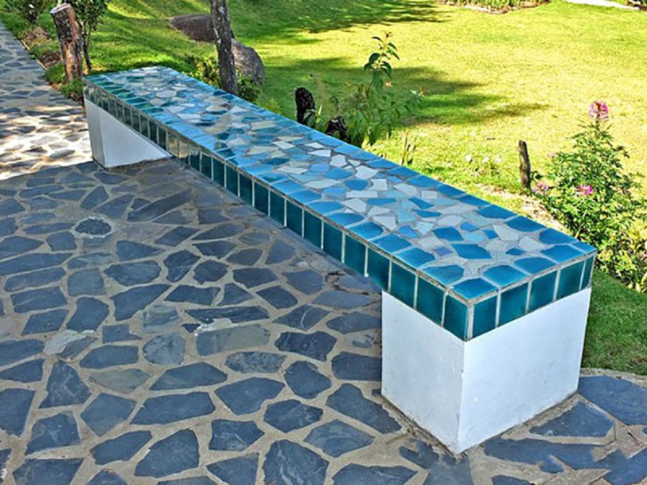 Скамейки из мозаики