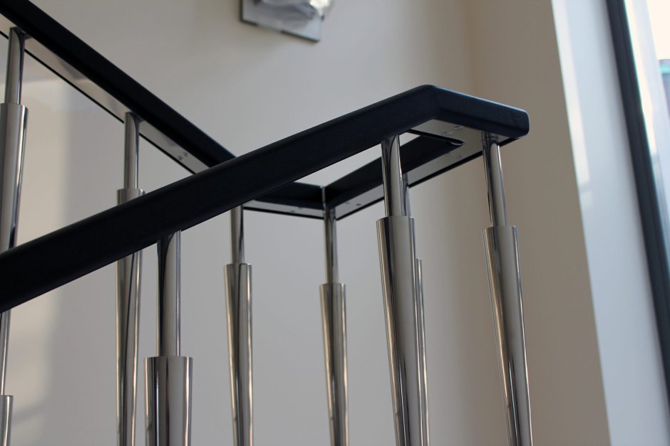 Поручень из профильной трубы 40х20