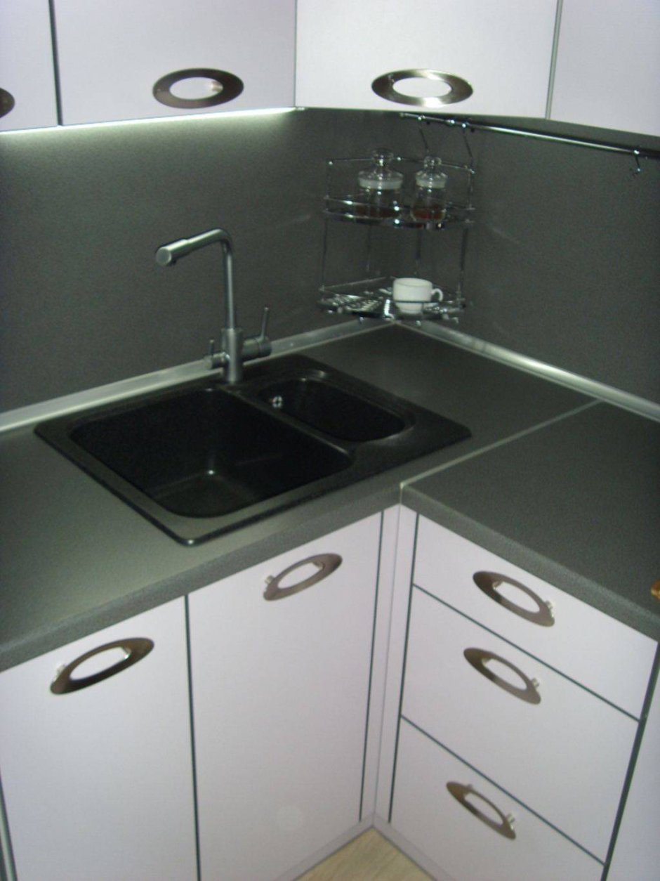 Угловая мойка для кухни