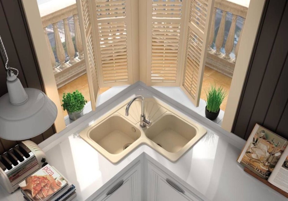 Угловая мойка для маленькой кухни