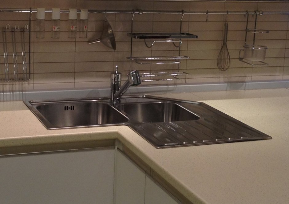 Угловая мойка -стол на кухню показать