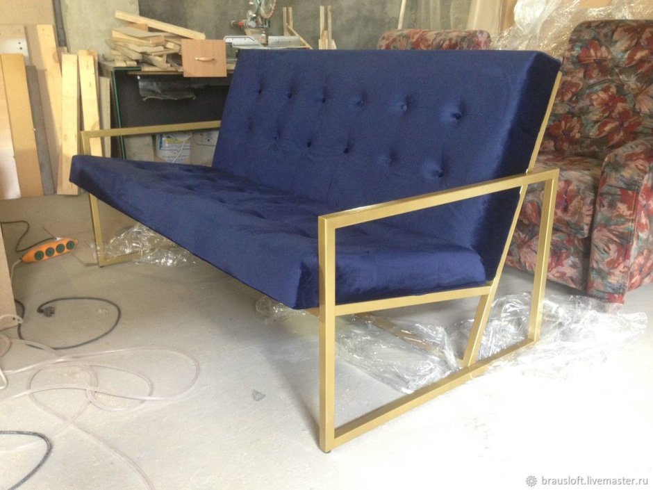 Диван лофт из металла и дерева