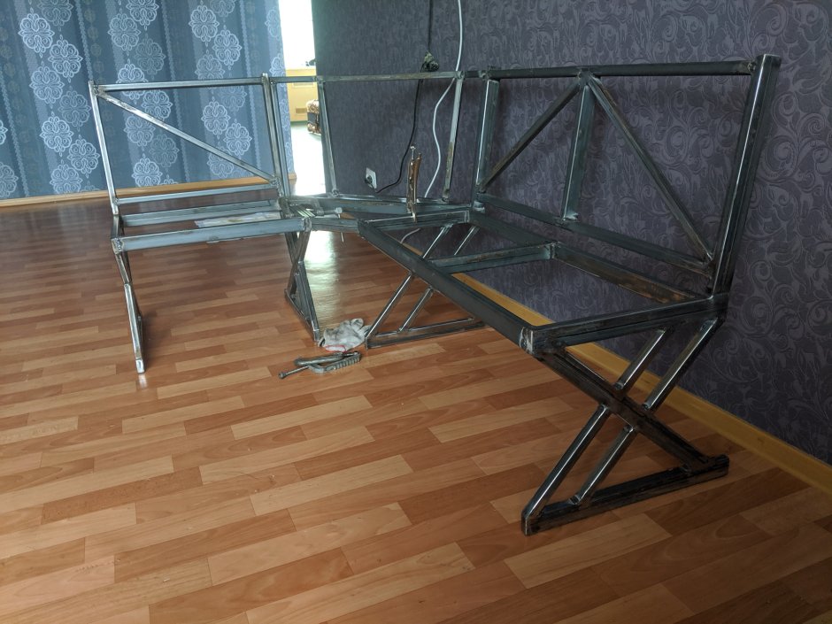 Кровать из профильной трубы лофт