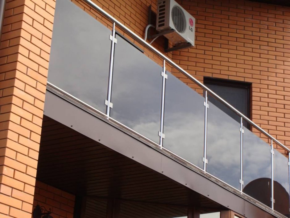 Ограждение балкона из поликарбоната