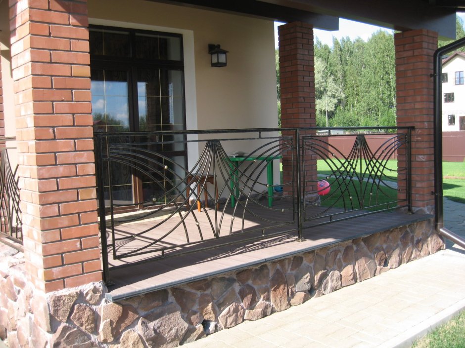 Ограждение террасы крест-накрест