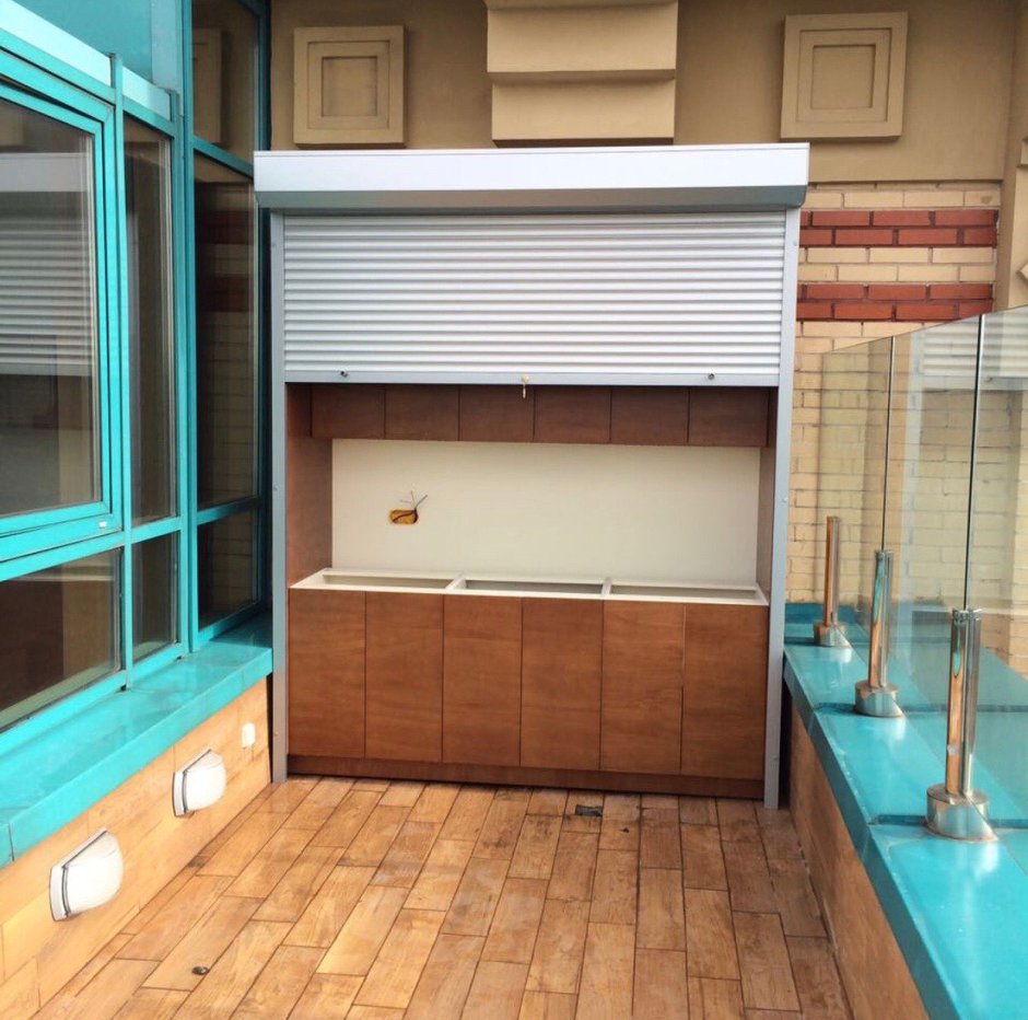 Прихожая с жалюзийными дверцами