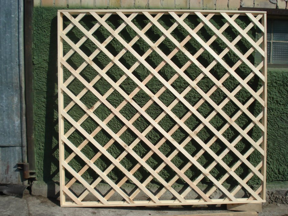 Шпалерная решетка для беседки