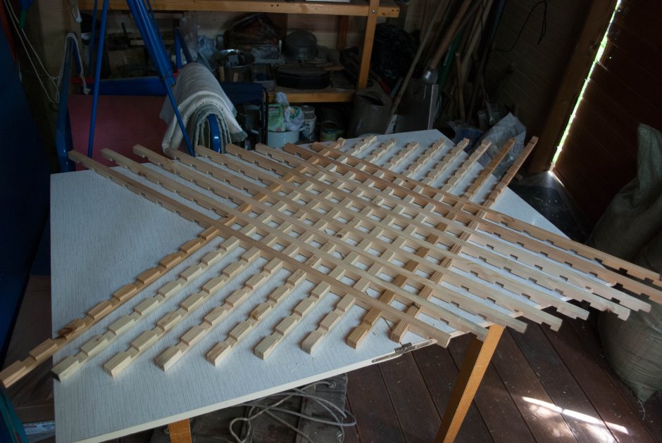 Стенд из деревянных реек