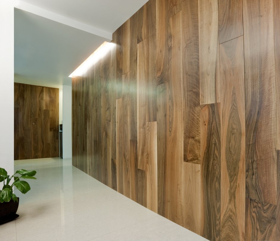 Ламинат на стену в прихожей