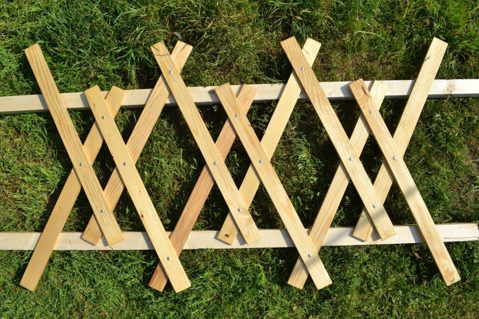 Деревянный заборчик