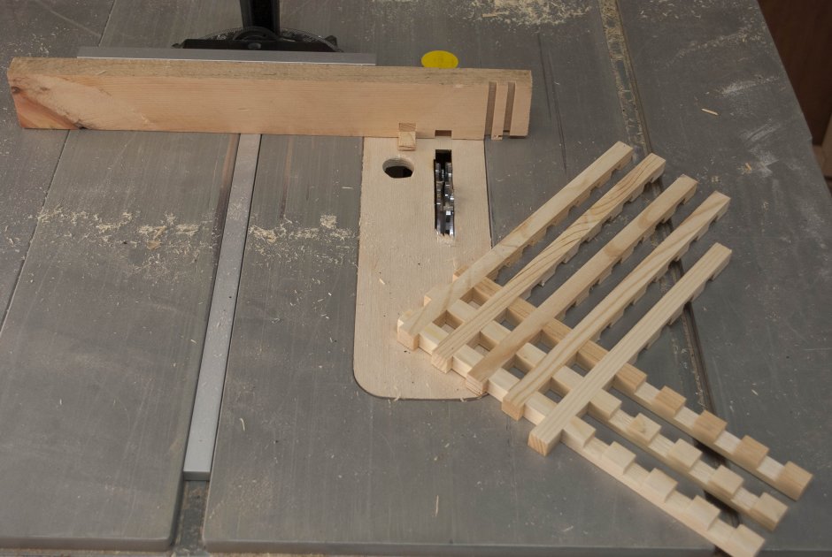 Приспособление для изготовления деревянной решетки