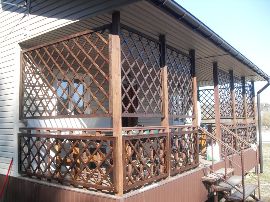 Деревянная решетка для веранды