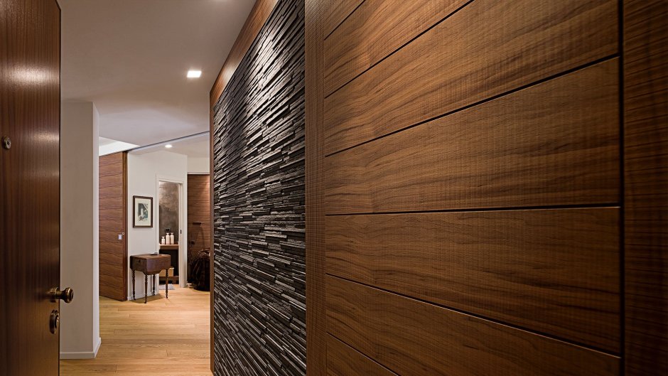 Ламинат на стену в прихожей