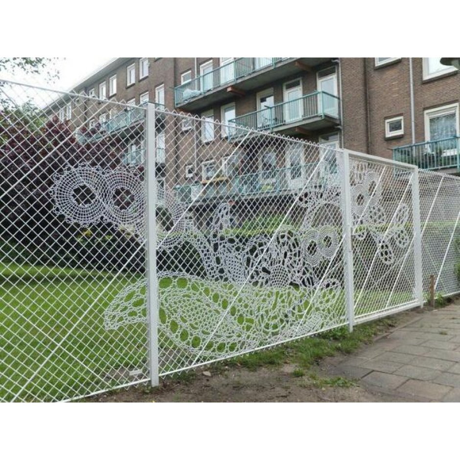 Красивый забор из сетки