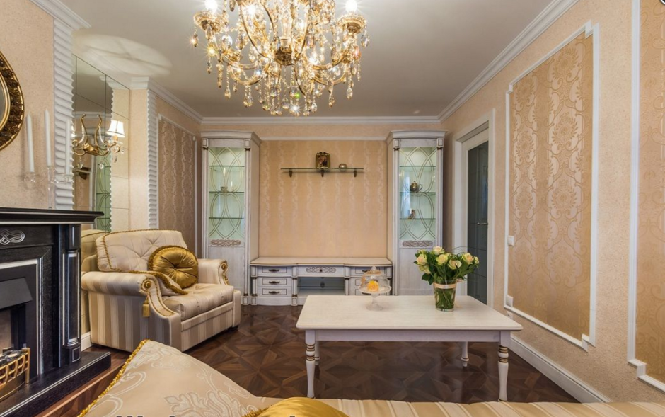 Гостиная с молдингами