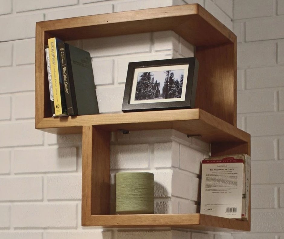 Необычная угловая полка
