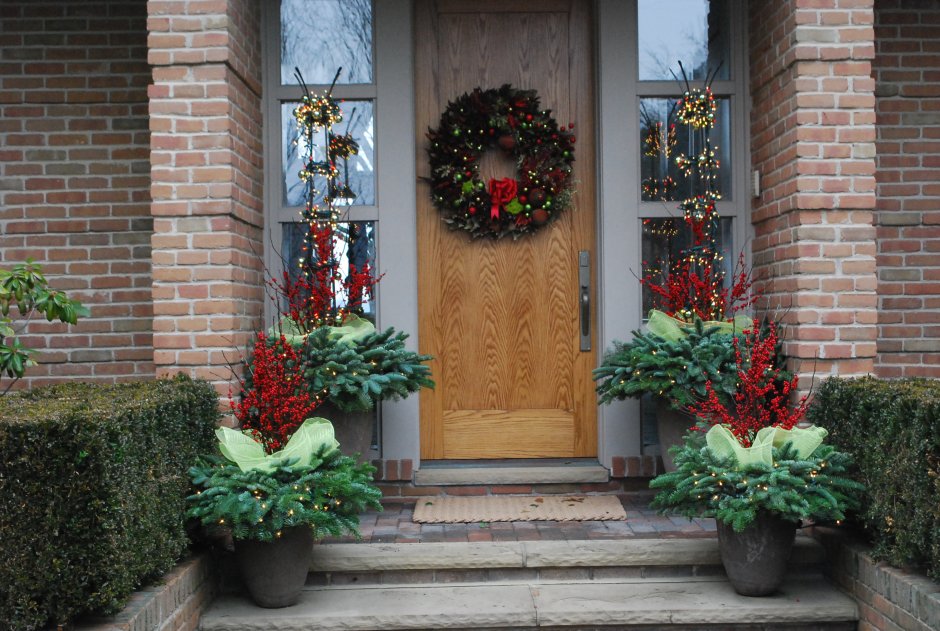 Новогоднее украшение входной группы