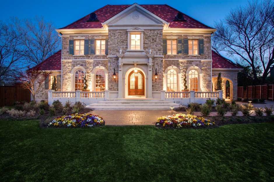 Фасад богатого здания