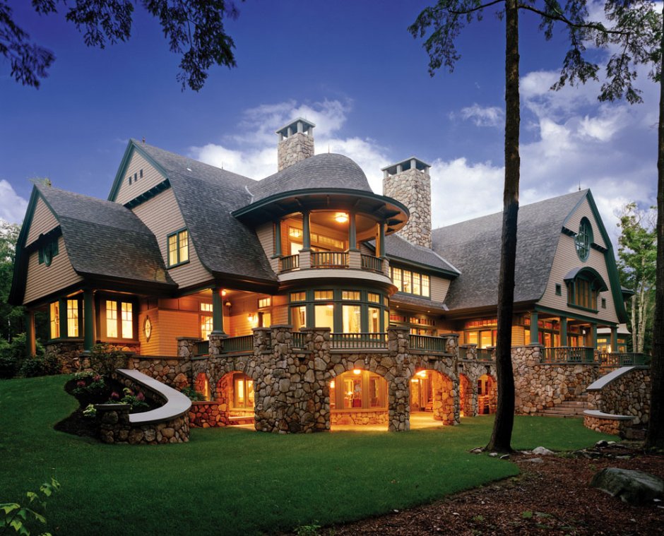 Большой красивый дом