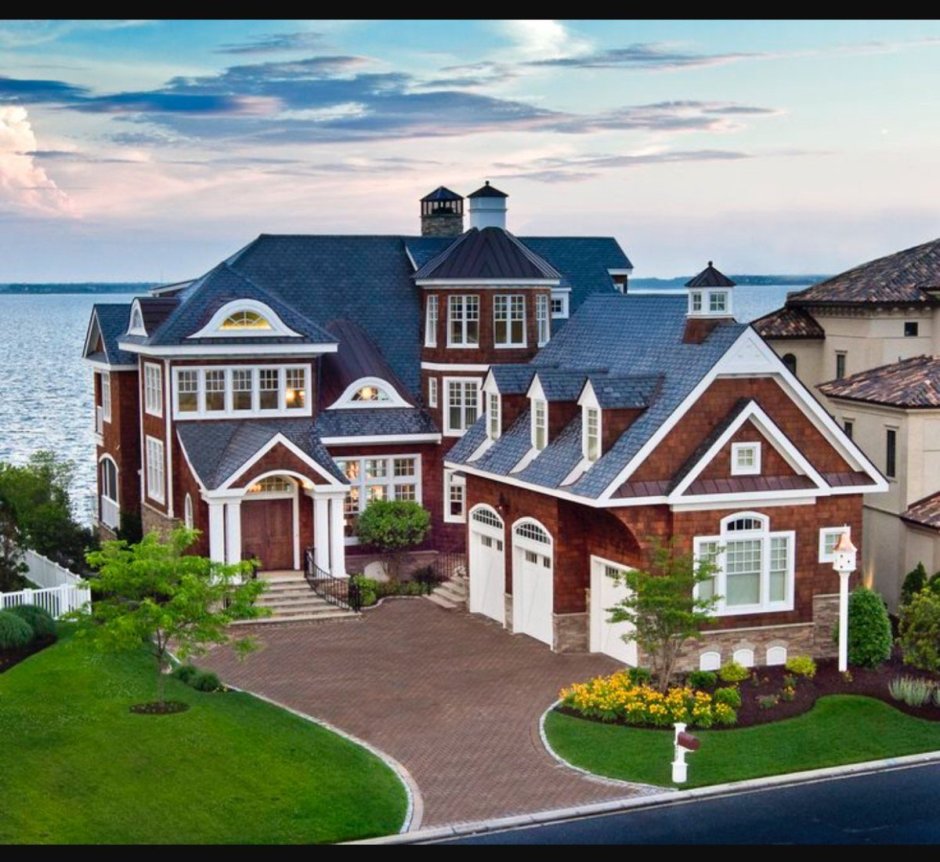 Большой дом зимой