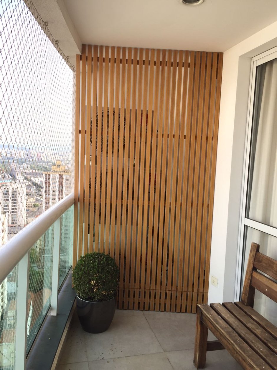 Отделка лоджии деревянными рейками