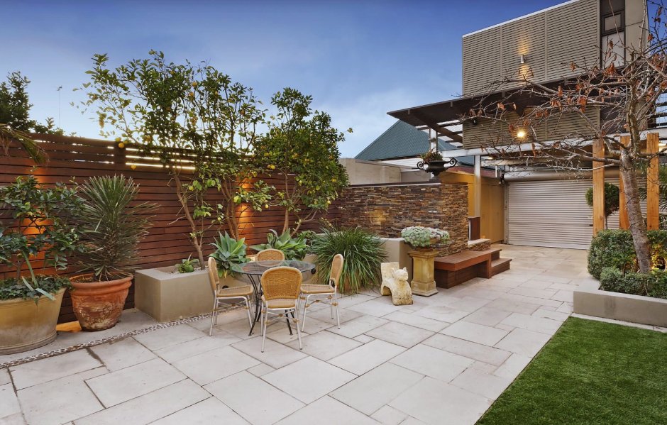 Патио в ландшафте