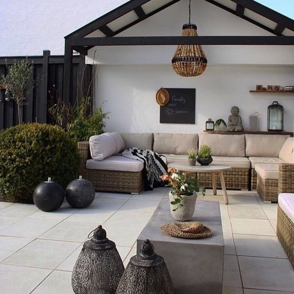 Двор в частном доме