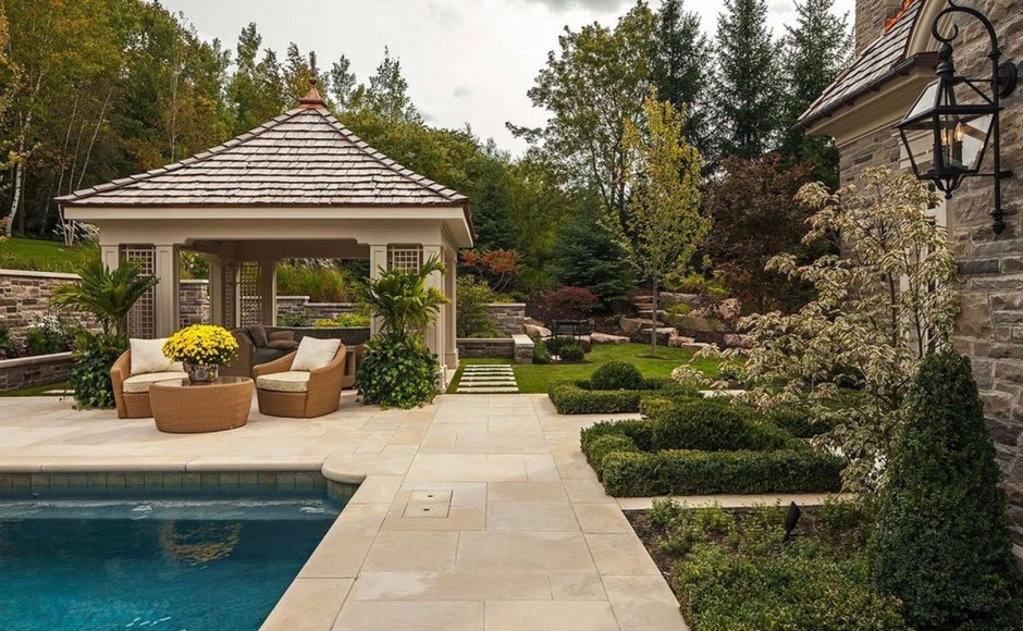 Красивый внутренний дворик