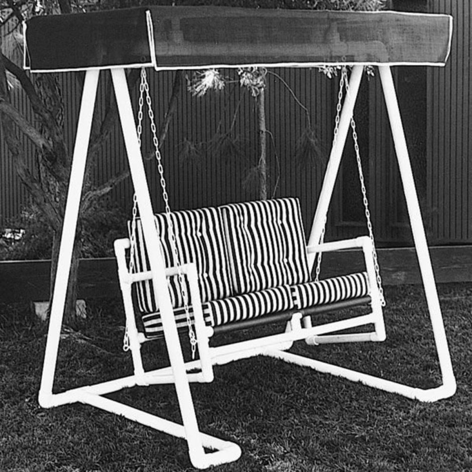 Качеля из пластиковых труб