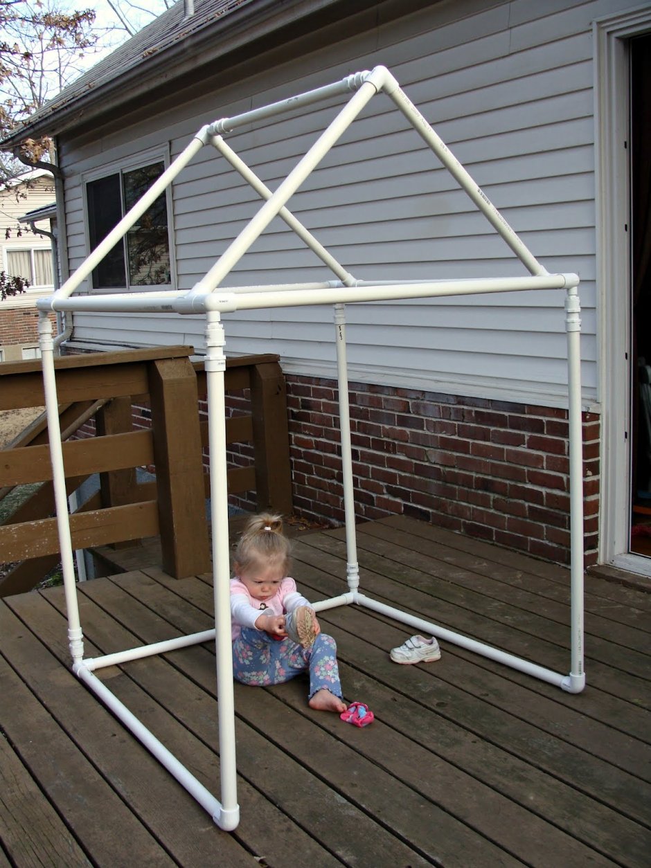 Домик из пластиковых труб