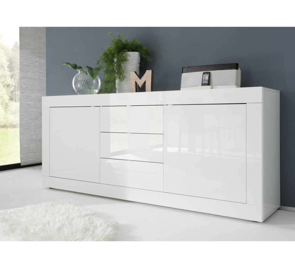 Декор на комоде в спальне