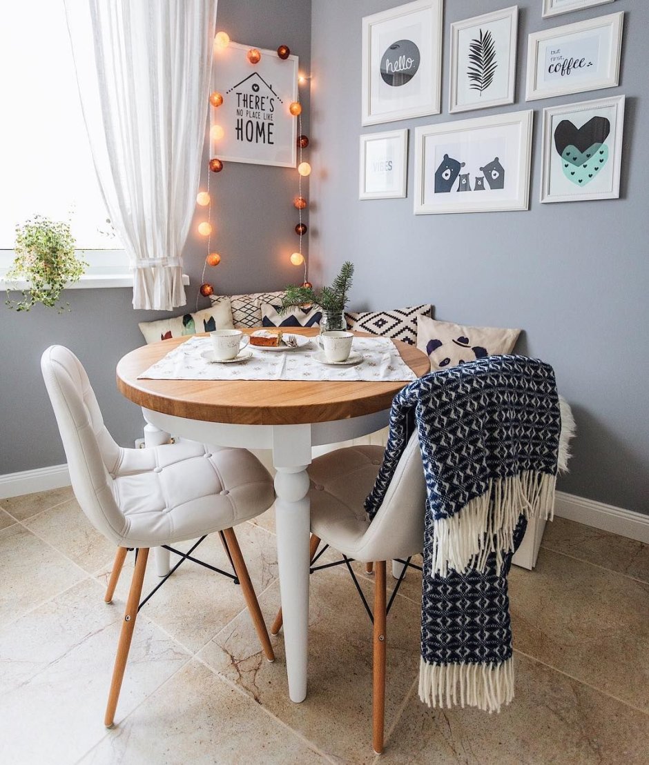 Стол в стиле Сканди