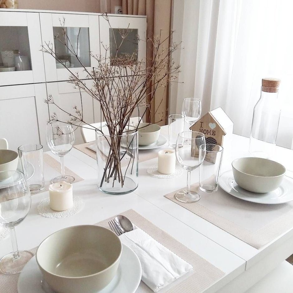 Красивый декор обеденного стола